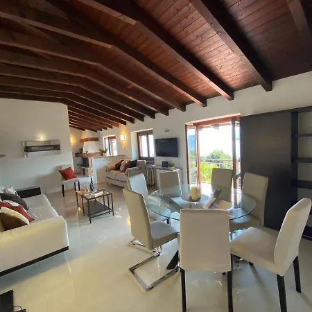 Penthouse Andrea 梅纳